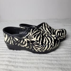 Dansko Professional Clogs Zebra Print Leather Women’s EU 37 US 6.5-7 Slip On